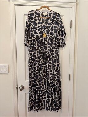 Black and White Giraffe Print Caftan/Maxi Dress with Tassel
